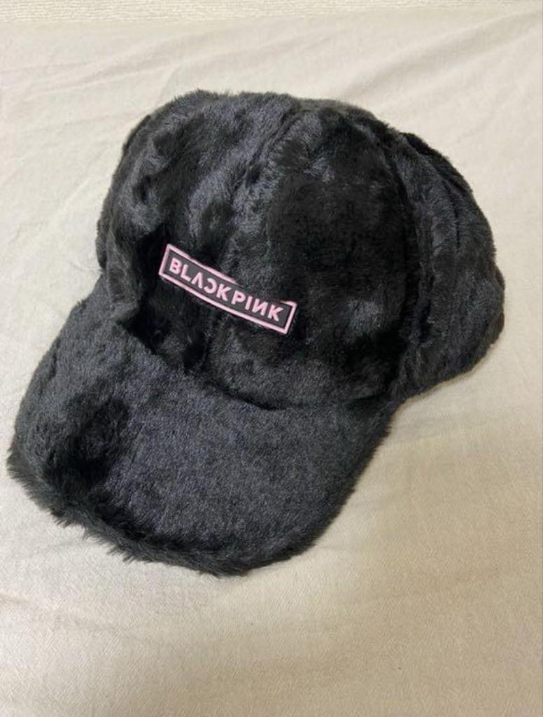 [USED] BLACKPINK Fur Cap Black