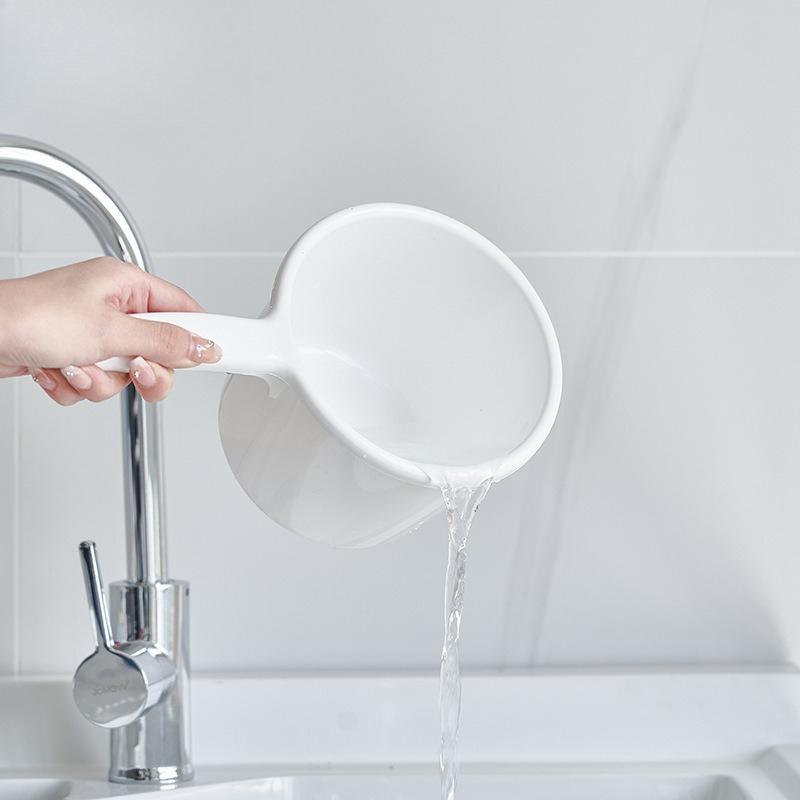 Japanese-style Plastic Water Spoon with Thick Handle, Large-sized Kitchen Water Ladle for Bathing and Showering Water Scooping