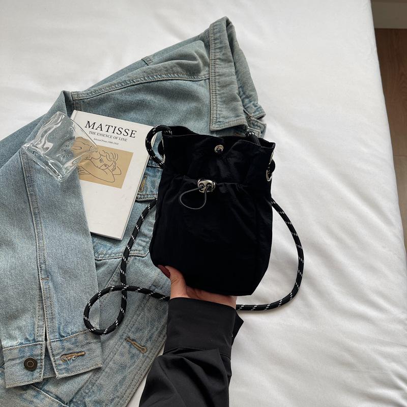 Daily Lightweight Mobile Phone Bag Outdoor Leisure Shoulder Messenger Change Bag Niche Sense Foldable Japanese Small Square Bag Tide