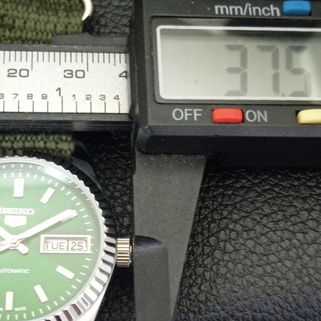 VINTAGE REFURBISHED SEIKO 5 AUTOMATIC JAPAN MENS GREEN DIAL WATCH A440595-4 Sk-a440595