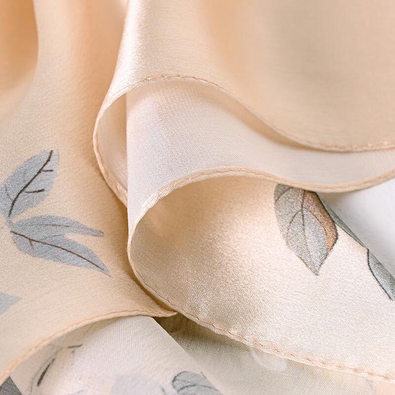 Hangsilu Mulberry Silk Scarf and Brooch Set