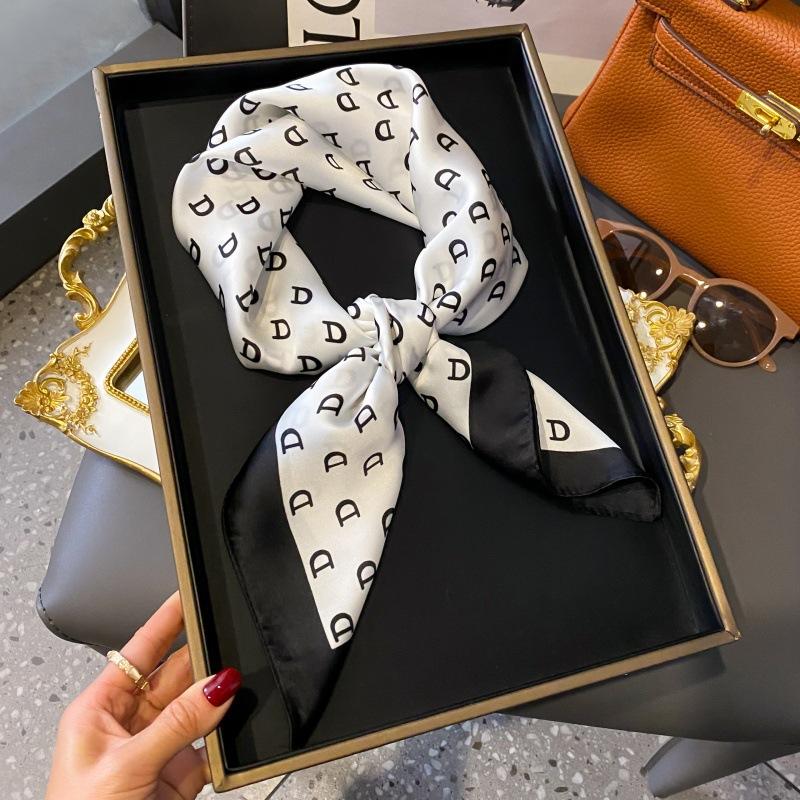 New silk scarf women's fashion versatile high-end small square scarf Korean version neck protection scarf spring and autumn retro scarf tied bag