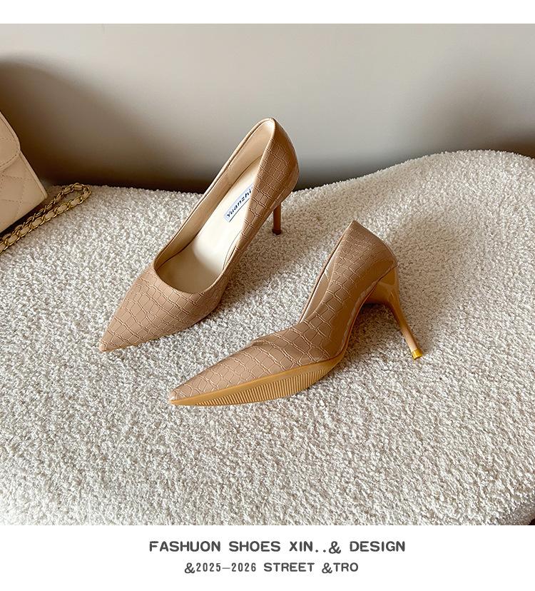 Foreign trade large size high heels women's sexy stiletto temperament versatile black professional work shoes single shoes women's shoes