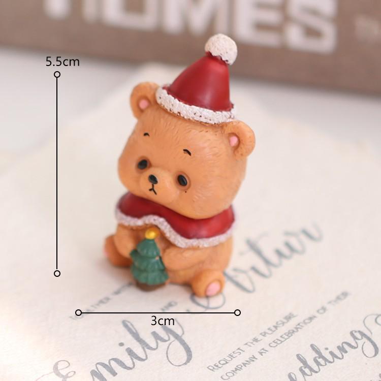 Creative Christmas Tree Decor: Wooden House Ornaments & Family Pendants