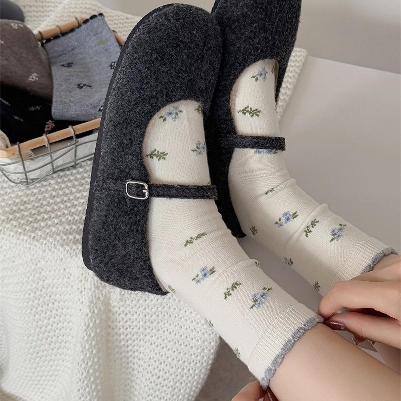 Women's Autumn and Winter Fashion New Small Floral Cashmere Boneless Anti Pilling Tube Pile Socks