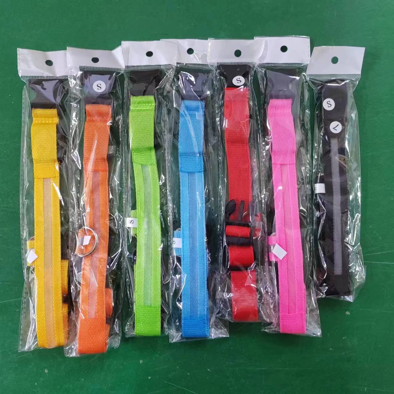 

Светящийся нейлоновый ошейник с отражающей полосой для собак кошек питомцев ночной свет товары для питомцев ночная прогулка ночная видимость M(37-46CM) розовый