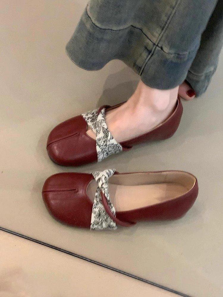 

Soft leather version~ New Chinese ballet style round head small single shoes women s one-pedal inner height increase shallow mouth flat Mary Jane s 35