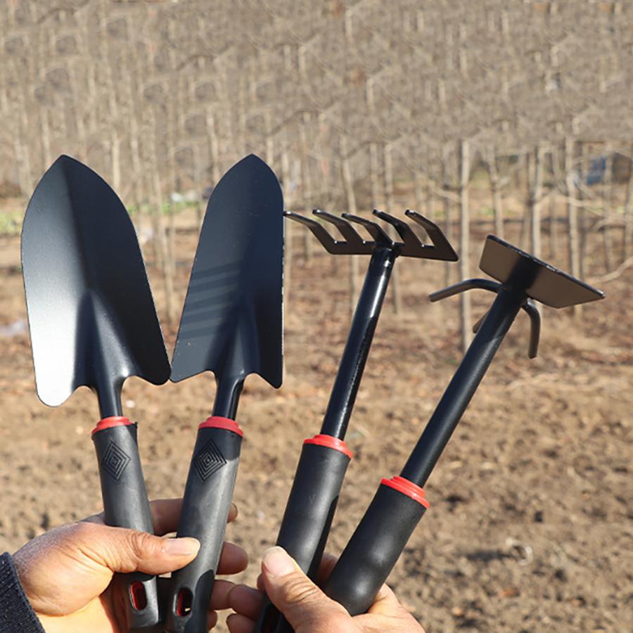 Rastrello a cinque denti con manico in gomma nera, set da quattro pezzi per giardinaggio, pala per fiori, zappa a doppio scopo, attrezzo da giardinaggio