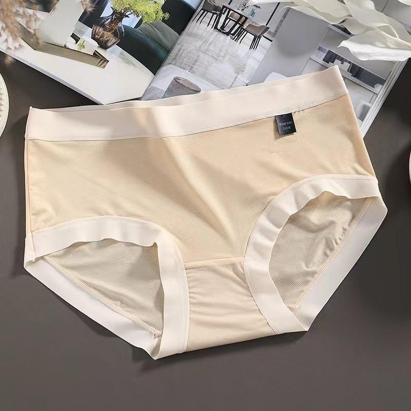 Traceless Underwear for Women Ice Silk Sexy Summer Thin Style Pure Cotton Antibacterial Crotch for Girls Mid Waist Triangular Shorts Head