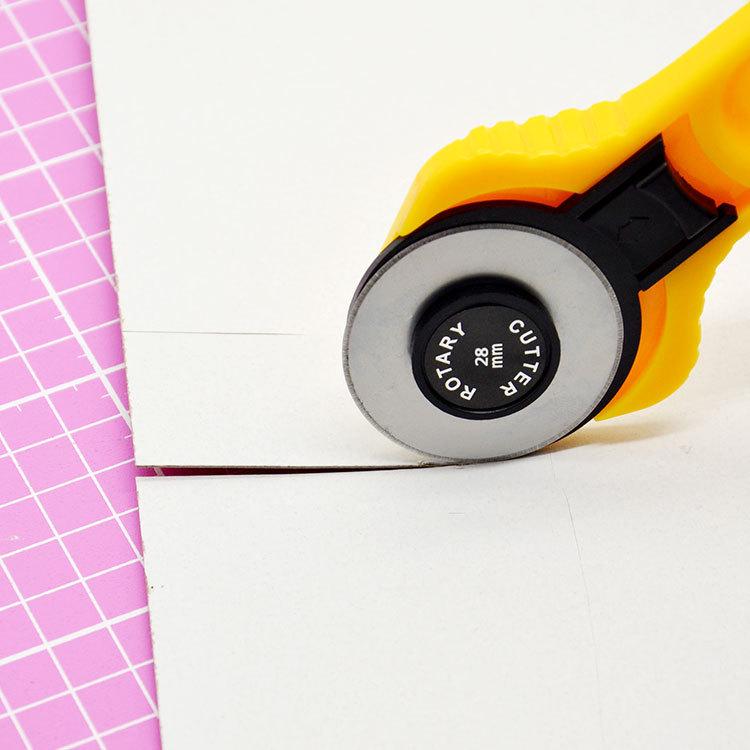 28mm Fabric Rotary Cutter with 45mm Wheel for Patchwork and Sewing