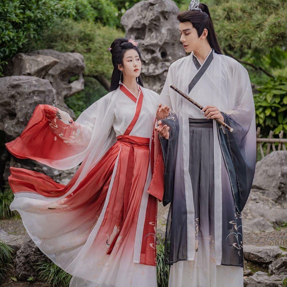 Oblek čínského páru Hanfu ve stylu dynastie Wei a Jin s potištěným oblekem s širokými rukávy v délce pasu
