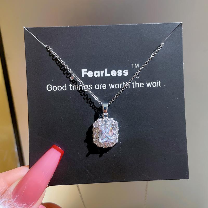 Personalized Niche Design Temperament Smart Shining Necklace Women, Simple Luck Pendant