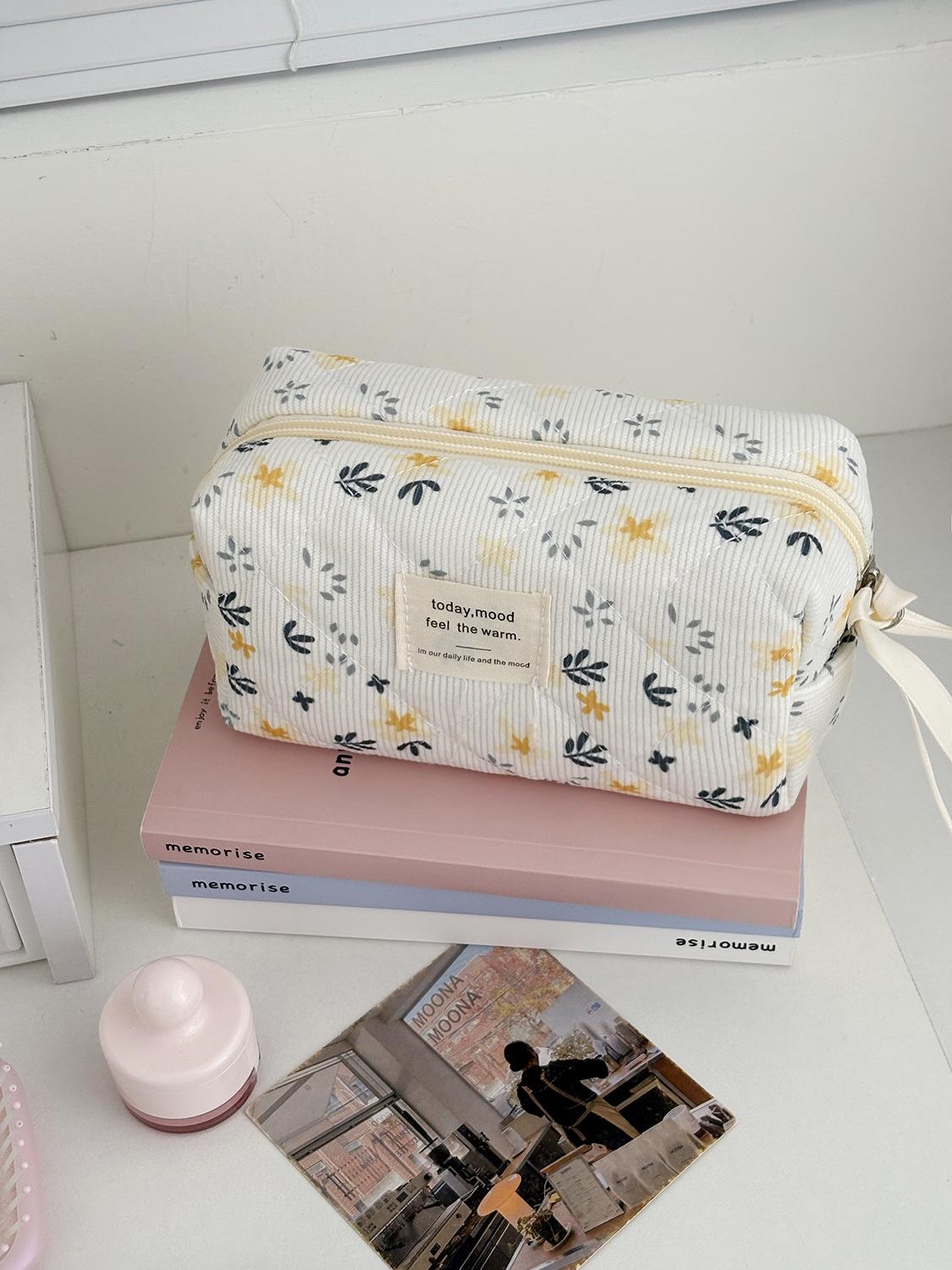 

Cross-Border Floral Yellow Corduroy Makeup Bag - Autumn Fresh Travel-Friendly Storage