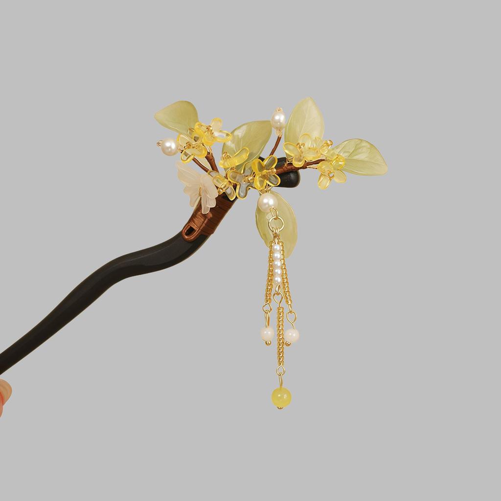 Hanfu Headdress: Retro Chinese Tassel Hairpin with Cheongsam Style