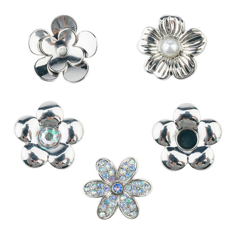 Crocs Floral Shaped Zinc Alloy Acrylic Shoe Accessories Unisex Accessories Silver 10013258