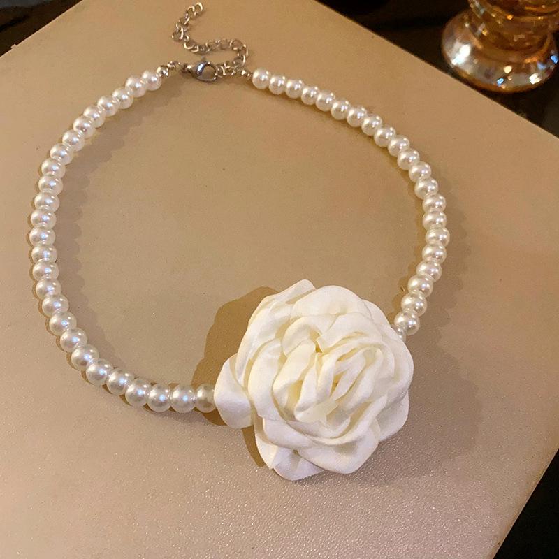 Pearl Flower Geometric Necklace - French Retro Clavicle Chain with Versatile Design