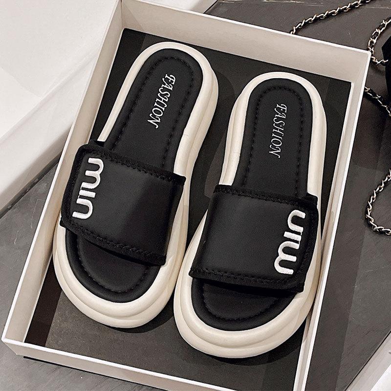 Thick-bottomed Shit-stepping Slippers Women's High-end 2025 New Summer Versatile Skirt Vacation Beach Sandals