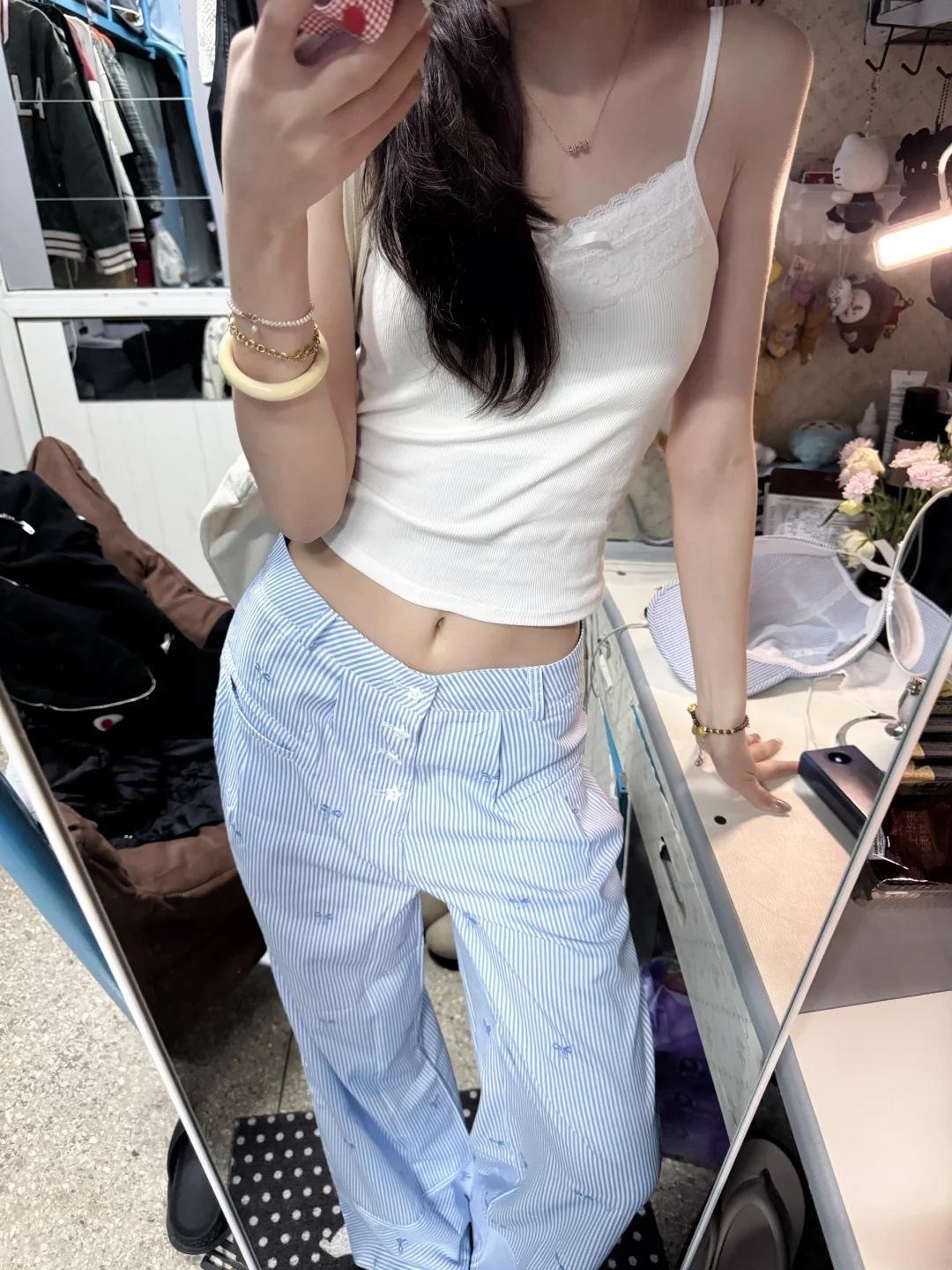 

2025 Весна/Лето Женские Синие Брюки Широкие Штанины в Полоску с Вышивкой в виде Бантов L синий