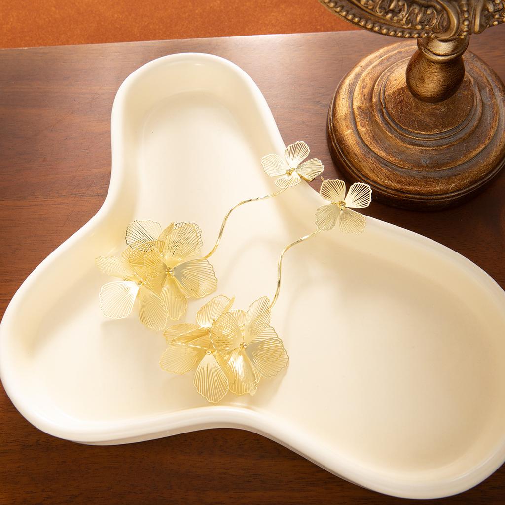 French Retro Light Luxury Stud Earrings Gold Hollow Flower Fringed Earrings Unique Exquisite Fashion Earrings