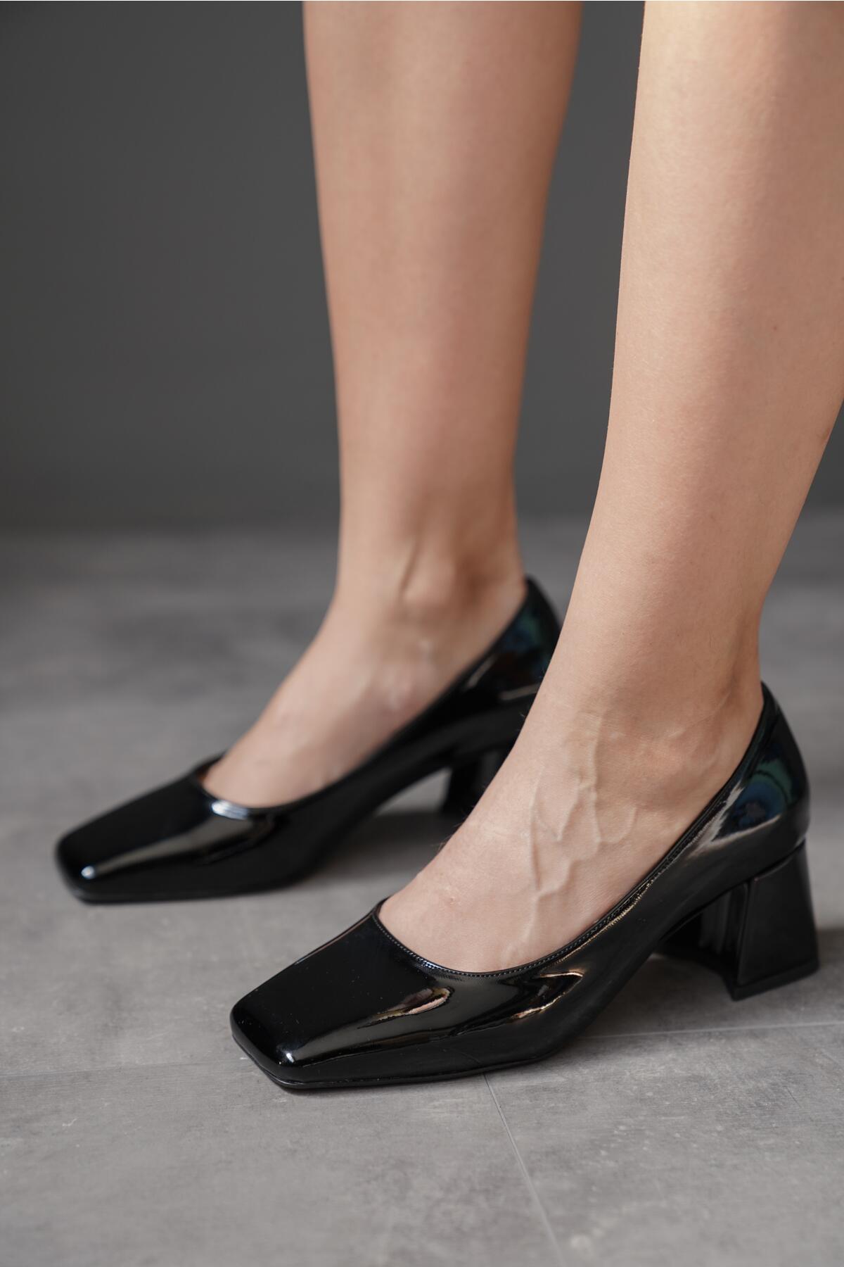 

Women s Fashion Style Special Design Low Heel Shoes 36