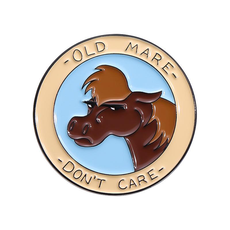 Niedliches tierförmiges Metallabzeichen-Set mit lustigen englischen Buchstaben