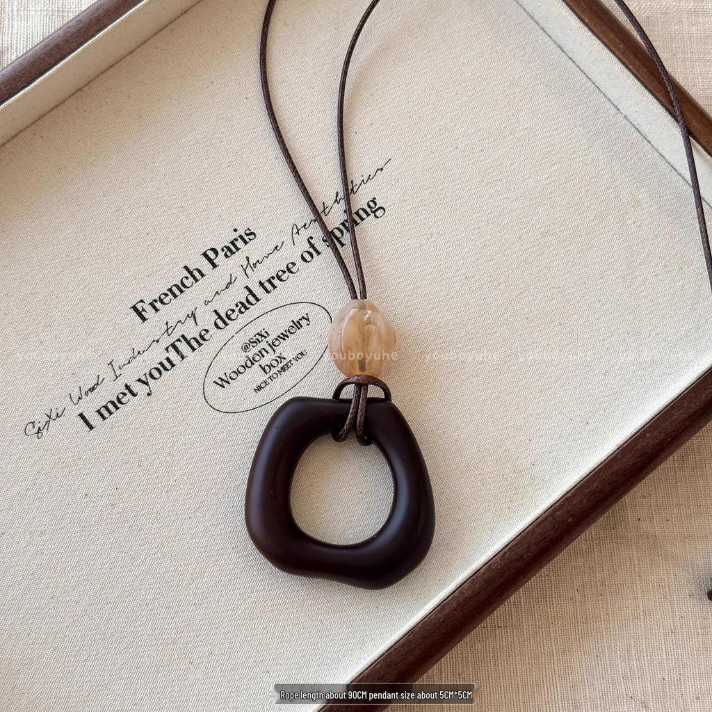 Retro Chinese Tassel Necklace: Unique Ethnic Style Women's High-End Clavicle Chain.