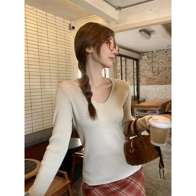 Oatmeal V-neck Clavicle Soft and Waxy Long-sleeved Knitted Bottoming Shirt for Women In Autumn and Winter, Layered, Slim and Beautiful Top
