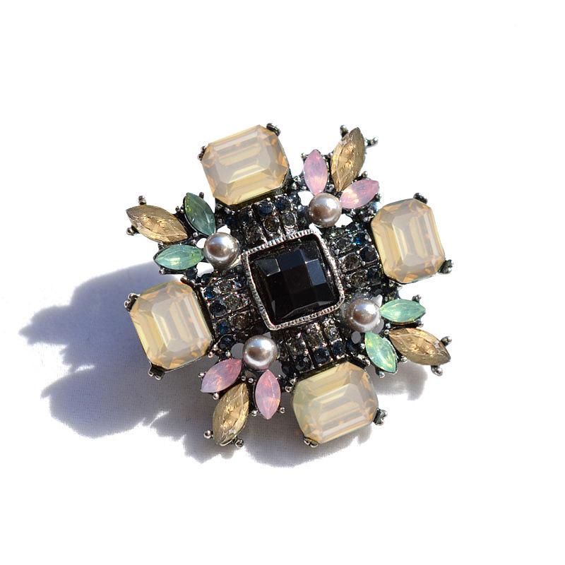 SKEDS Luxury Full Crystal Baroque Brooches Pins For Women Fashion Rhinestone Classic Big Badges Vintage Lady Party Banquet Pin
