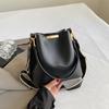Retro Ctrast Color Crossbody Bag Women's High End Texture Commuter Wide Shoulder Strap Bags New Fashiable Bucket Handbags
