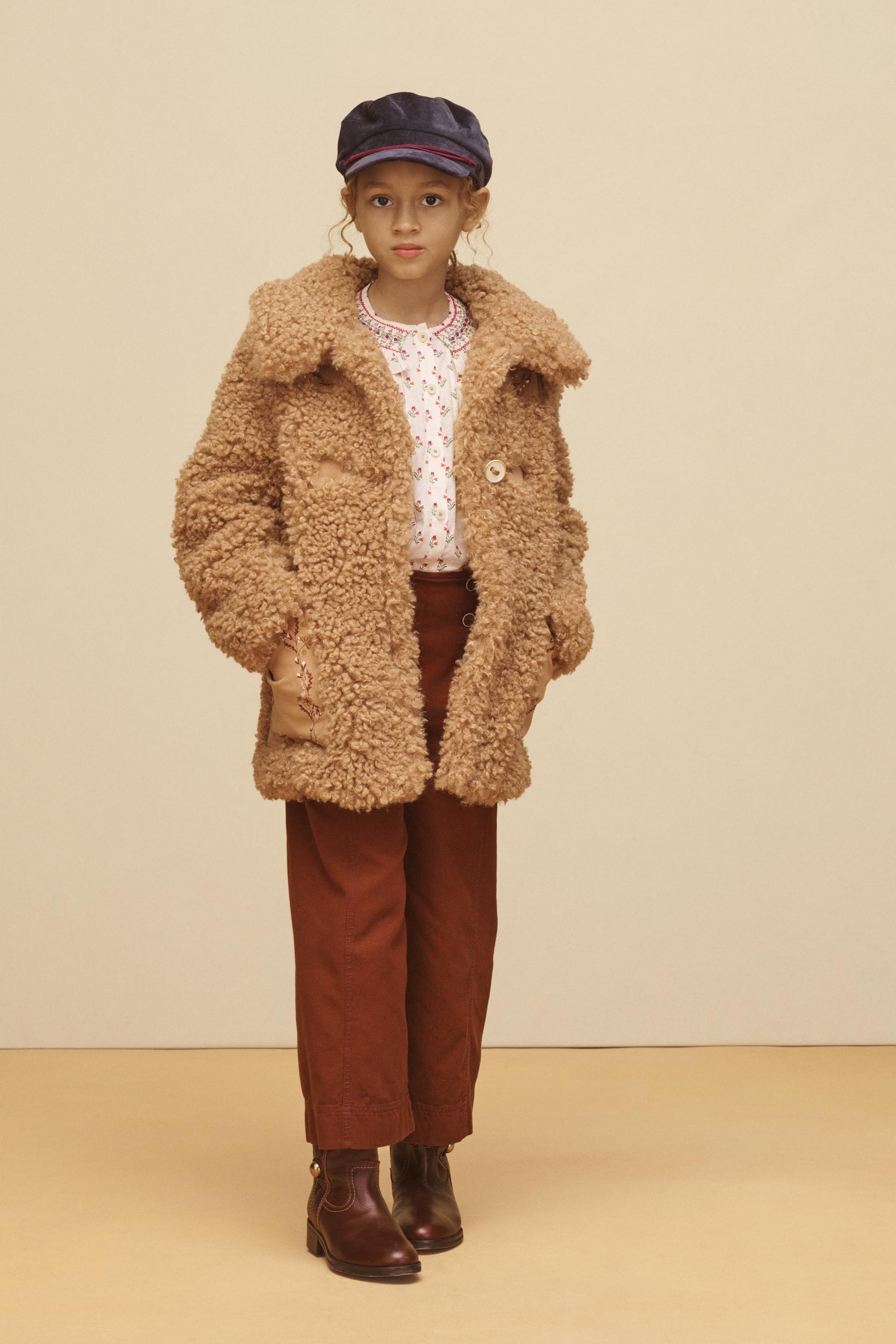 

Шуба из искусственной дубленки с вышивкой – лимитированная серия