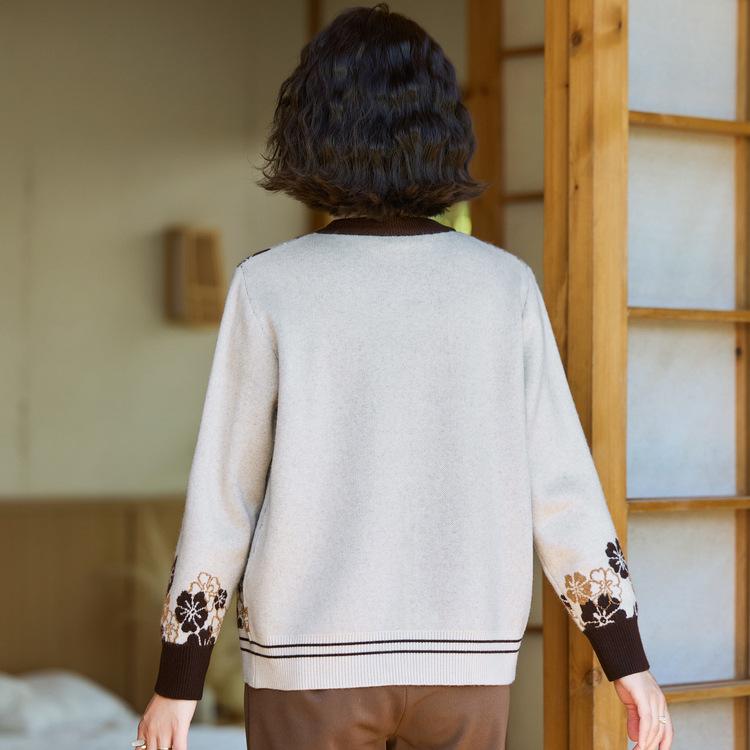 Senior Grandma Autumn New Cardigan Top Fashionable Mother Dress Middle-aged and Elderly Knitted Sweater Autumn Sweater Jacket