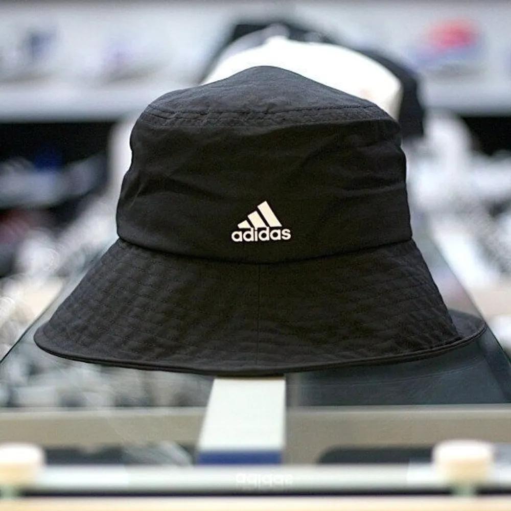 

[adidas] W Women s UV Bucket Hat Camping Travel Winter Black ARAIB0308 black