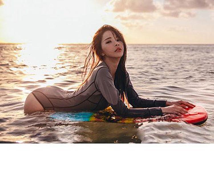 Women's Long Sleeve Korean Wetsuit One-Piece Swimsuit with Sun Protection