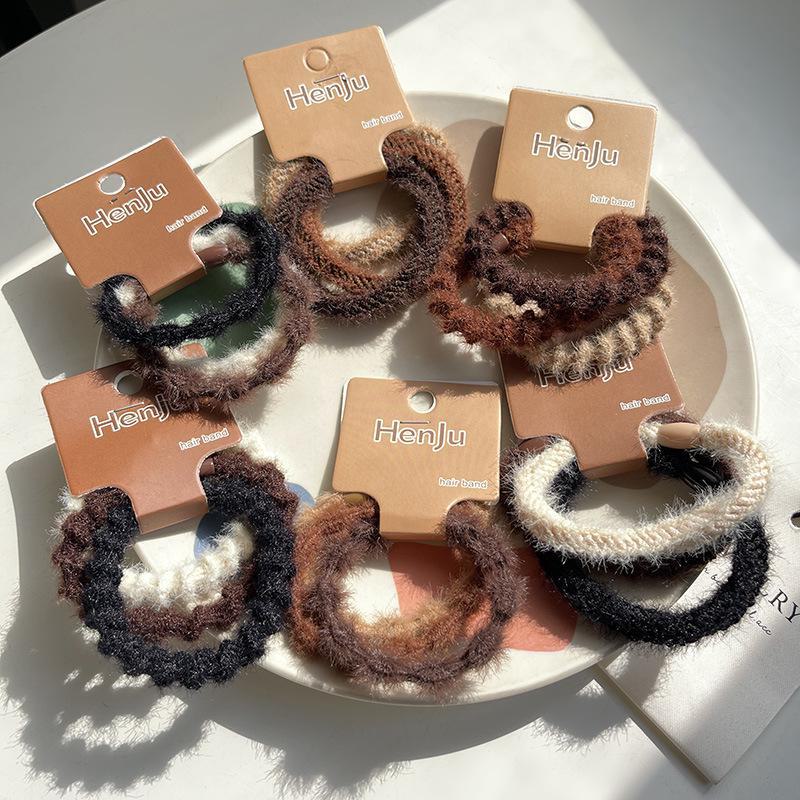 Trendy Elastic Plush Hair Ties for Autumn/Winter 2024