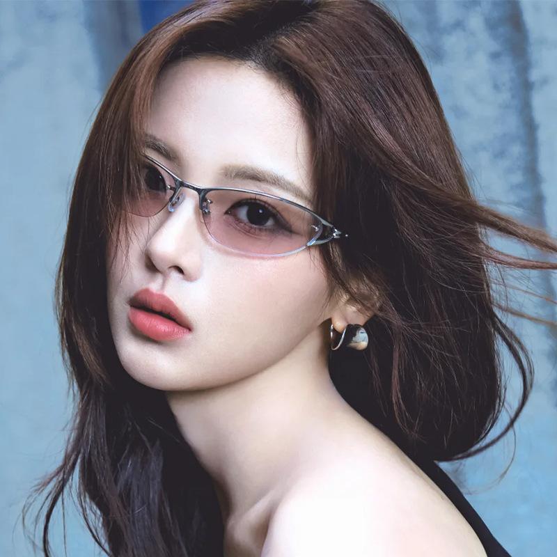Occhiali da Sole Unici a Mezza Montatura Curva in Metallo Stile Cat-Eye per Donna, Occhiali da Sole alla Moda Y2K con Protezione UV Stile Europeo e Americano per Uomo