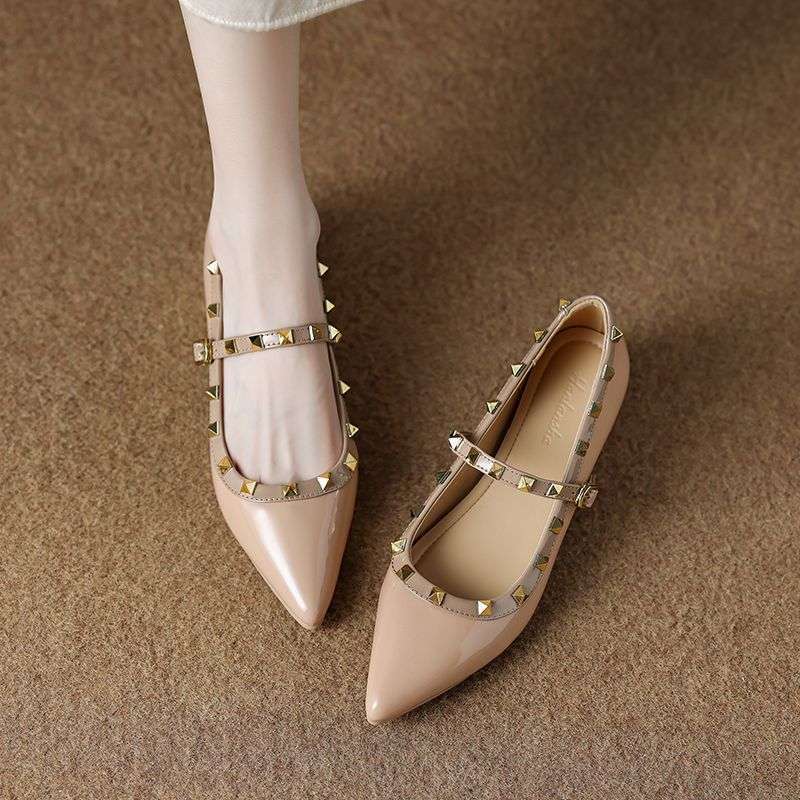 Small inner height increase single shoes women's 2025 autumn temperament rivet pointed Mary Jane outside wearing shallow patent leather boat shoes