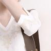 V-Ausschnitt-Shirt für Damen, exquisite handgefertigte, strapazierfähige Blumenstickerei, lockere Passform, mittellanger, gebogener Kragen, weißes T-Shirt mit 7-Zoll-Ärmeln