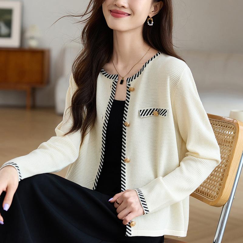 Temperament contrasting color age-reducing knitted cardigan top women's autumn and winter new loose and thin sweater jacket