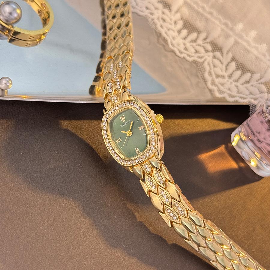 Fashionable Minimalist Diamond-Encrusted Snake-Scale Bracelet Watch for WomenElegant Luxury Wine-Barrel Shaped Quartz Wristwatch