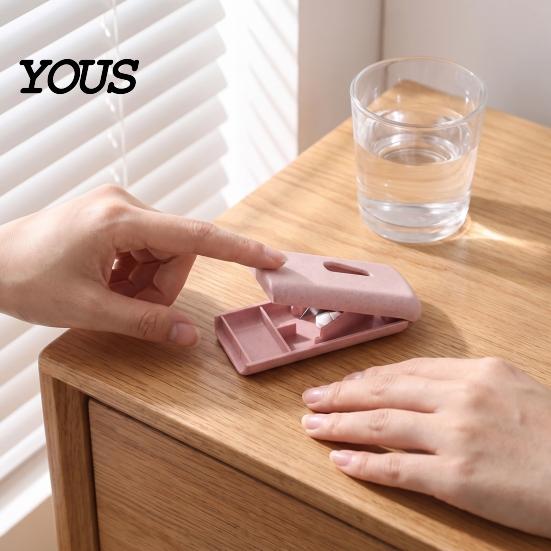 Pocket Size Medicine Box with Blade Portable Pill Cutter for Small Tablets, Stainless Steel Accurate Safe Splitter Adults Pills Splitter, Plastic