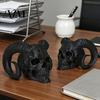Dekorace do domácí kanceláře na stůl 3D tištěný ornament lebky s kozími rohy, Gothická ďábelská lebka s beraními rohy, Temná Halloweenová soška pro poličku Retro