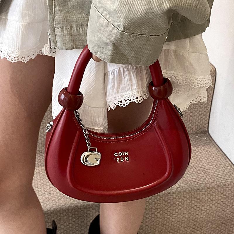 Trendy new product fashion personalized texture niche hand carry crescent bag Korean version casual versatile commuter solid color messenger bag