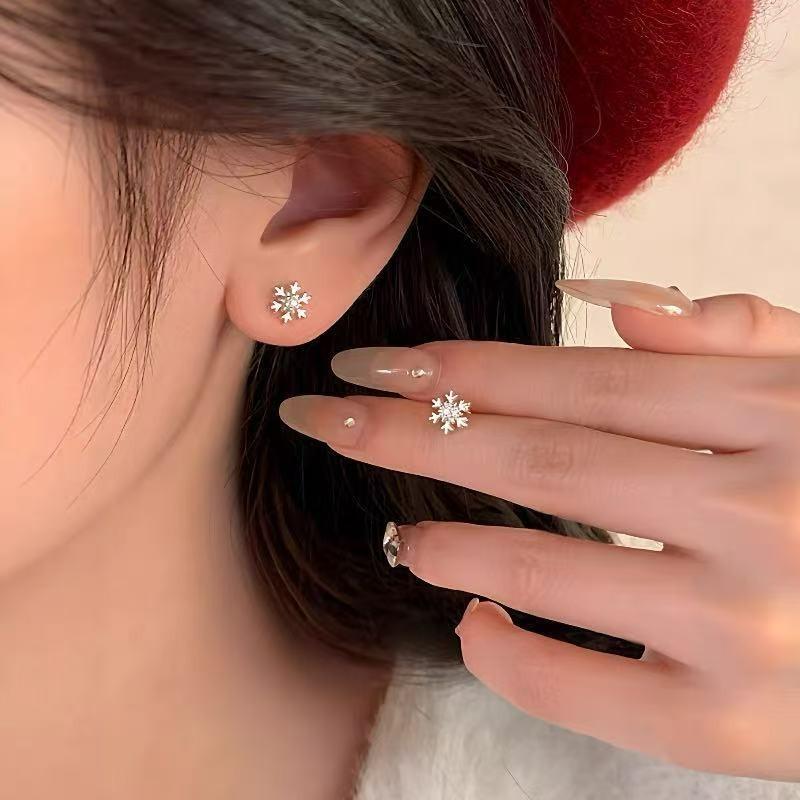 Raising Ear Holes, Small Stud Earrings for Women, Simple, Sweet, Small and Fresh Earrings, Niche Design, Versatile Earrings