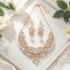 [KK Solis] Eine auffällige Präsenz mit großen, funkelnden Kristallen. Luxuriöse Accessoires, die auf Hochzeiten, Partys, Veranstaltungen und Konzerten Blicke auf sich ziehen. ZU