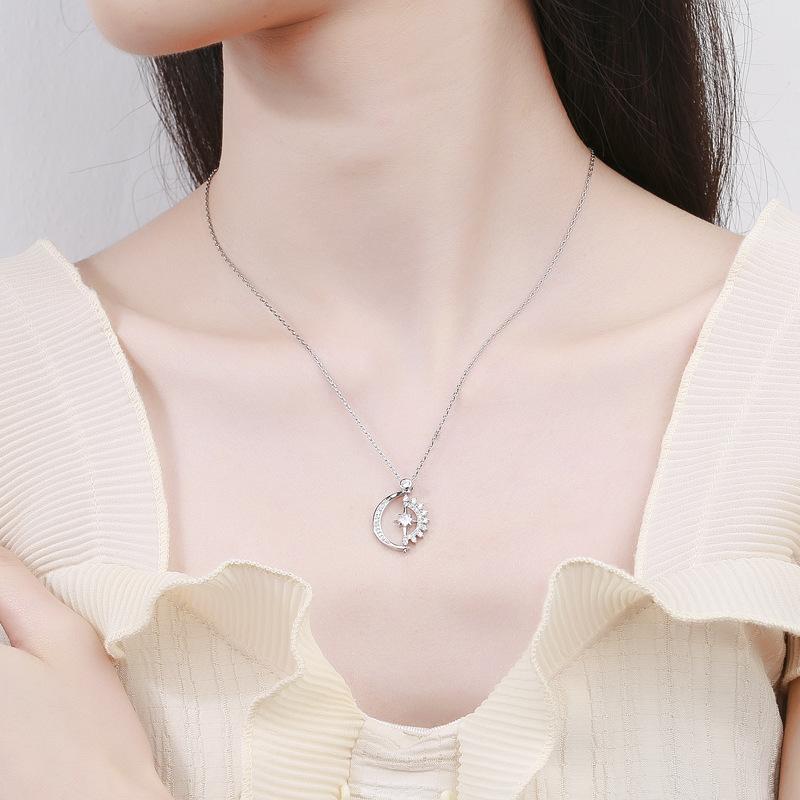 Heart of The Sun and Moon Necklace, Women's Fashion Pendant, Rotable Personality, Crowd Design, and Collar Chain