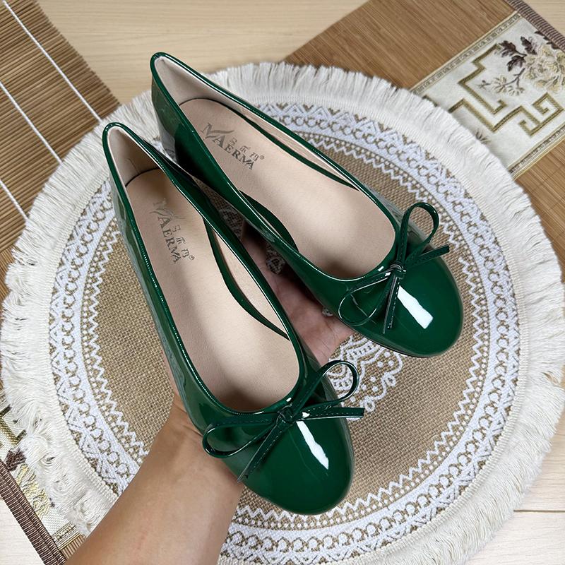 Fashion Flat Shoes Women's 2025 Spring and Autumn New Round Toe Ballet Shoes Bow Knot Shallow Retro Patent Leather Red Plus Size 43 44
