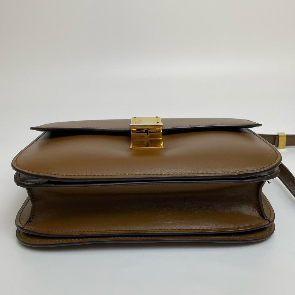 [Pre-Owned] Classic Box Gold Buckle Polished Calfskin Tofu Square Crossbody Shoulder Bag Medium - Excellent #UCVQ4E