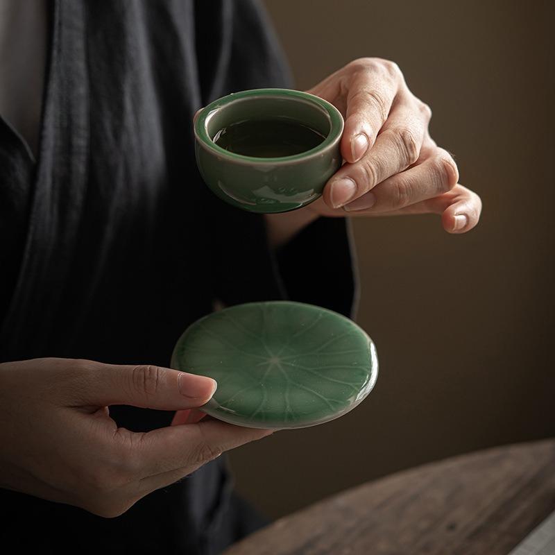 Sottobicchiere intagliato celadon fatto a mano Sottobicchiere per tazza di loto in ceramica Set da tè Kung Fu Antico Cinese