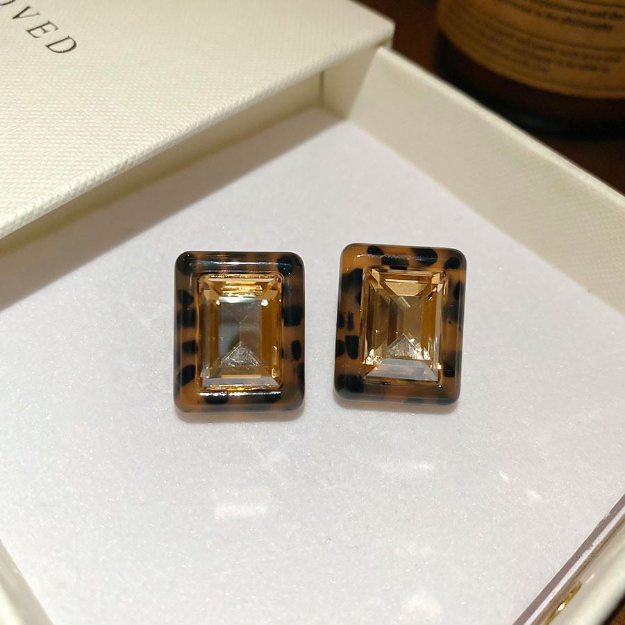 Silver Needle Retro Resin Geometric Round Oval Pendant Earrings Maillard Style Stud Earrings Niche Design Earrings Women