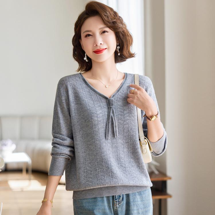 Autumn and Winter Mothers Fashionable Age-reducing Knitted Shirt Autumn New Style Middle-aged and Elderly Women's Temperament Versatile Top Base Shirt